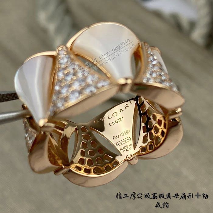 Bvlgari飾品 寶格麗天然白貝母扇形裙子戒指  zgbq3312